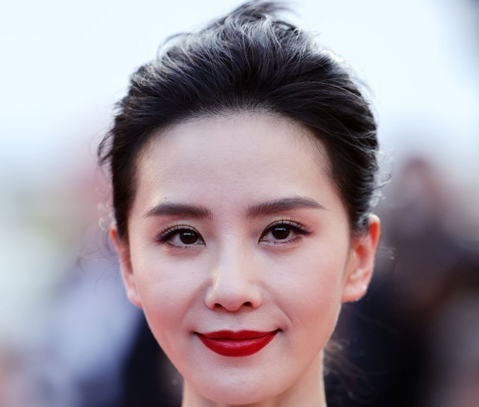 刘诗诗近况如何，整个人身材消瘦疲惫不堪，吴奇隆被质疑立场问题