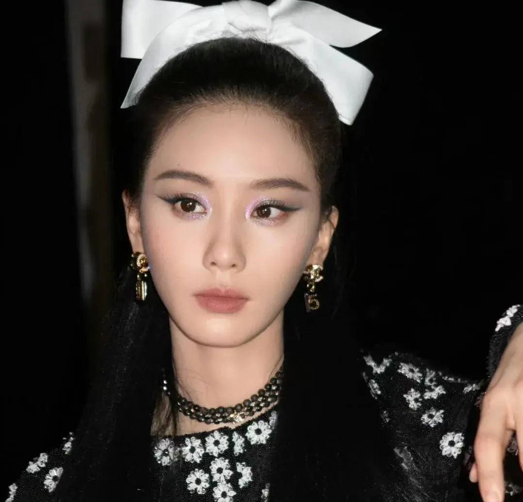 刘诗诗近况如何，整个人身材消瘦疲惫不堪，吴奇隆被质疑立场问题