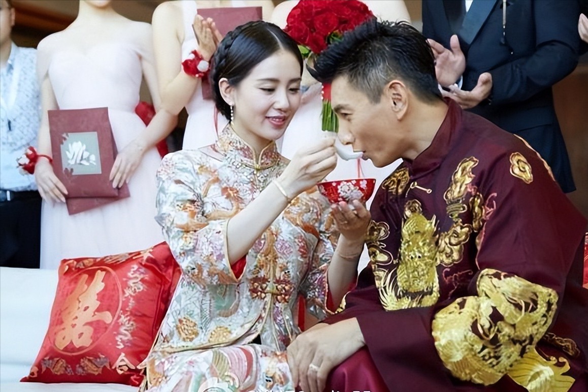 刘诗诗近况如何，整个人身材消瘦疲惫不堪，吴奇隆被质疑立场问题