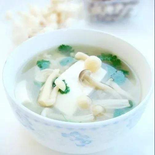 菌汤用什么材料怎么做，求菌汤调料包及菌汤制作方法？不在乎放什么在乎怎么好吃？图1