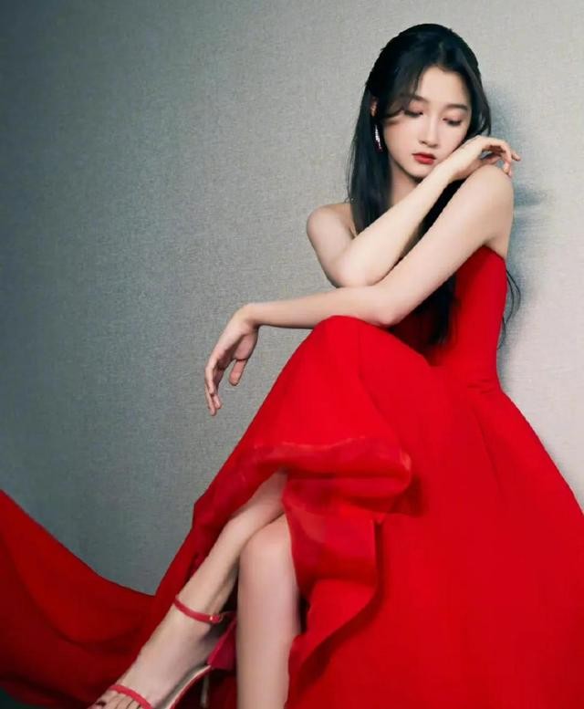 关晓彤的素颜照遭疯传（关晓彤晒生日写真秀身材）(5)