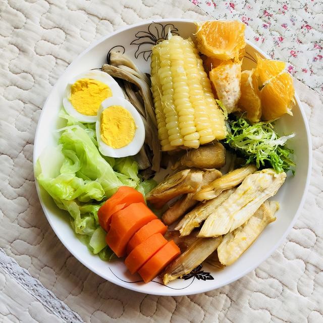 关晓彤的素颜照遭疯传（关晓彤晒生日写真秀身材）(8)