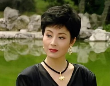 ​邬倩倩资料，尤小刚三任妻子周庭伊