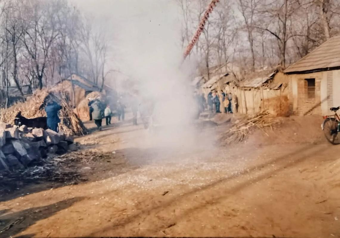 八十年代的农村生活图片 八十年代的农村生活图片用手绢扎头发