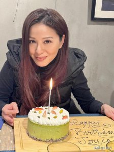 ​滕丽名罕见晒和老公合影秀恩爱 夫妻俩出去吃饭庆祝结婚10周年