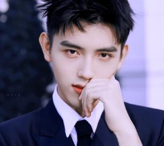 ​陈飞宇哥哥曝光，长相同样大气