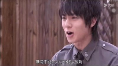 ​内娱小花同台比美，结果主持人赢麻了？