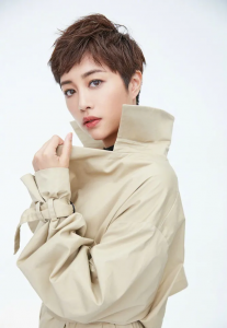 ​张龄心个人资料简介：演技精湛却不红，谈16年师生恋，35岁结婚生子被宠上天