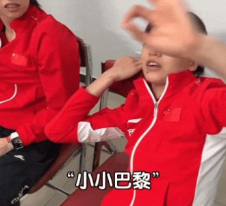 ​因为不满意裁判，她直接掀桌了？