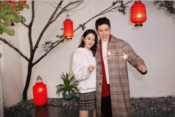 冯绍峰现身机场身形消瘦憔悴（冯绍峰近照）