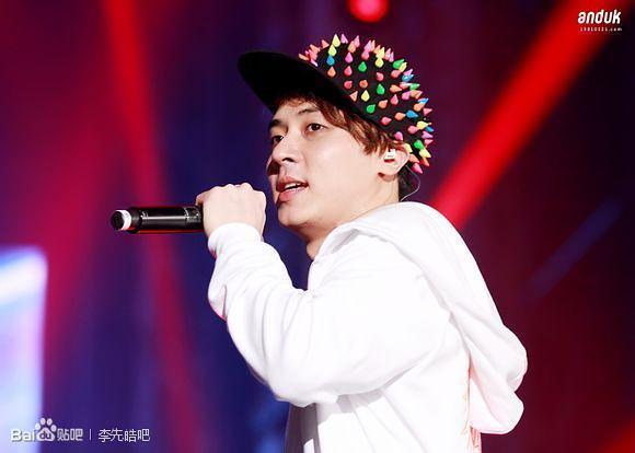 李先镐个人资料写真作品