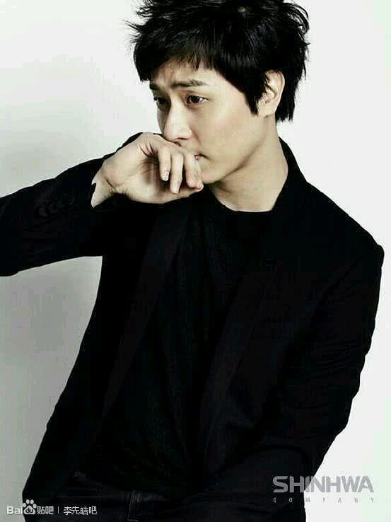 李先镐个人资料写真作品