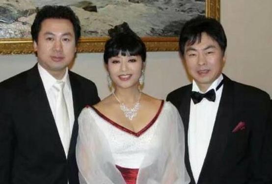 殷秀梅现任的老公照片 有一段失败的婚姻