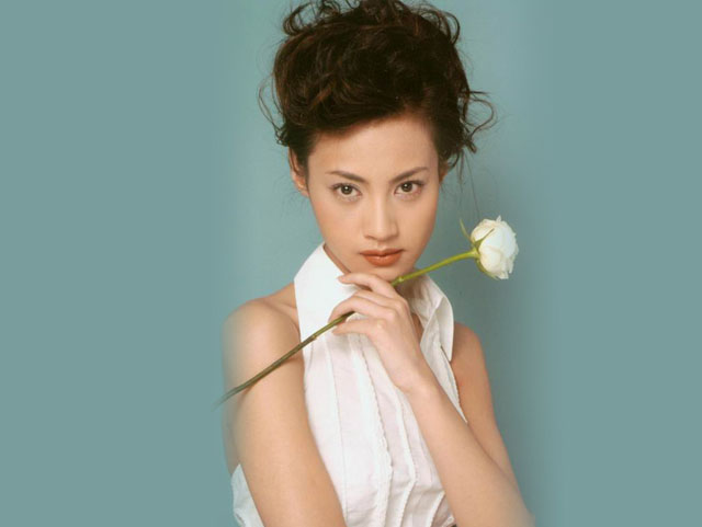 盘点娱乐圈早早退圈的女明星（十大退出娱乐圈女明星）