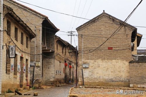 山西晋城良户村，大妈独自住在一座明清古城堡里，仿佛与世隔绝