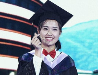 ​两次高考、三本毕业、辞职央视，千万网红房琪的故事其实不简单