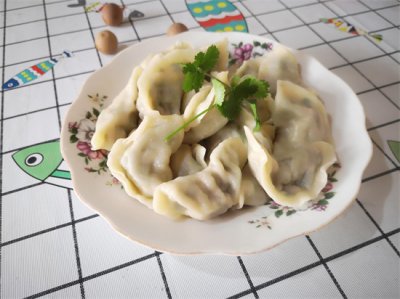 ​大厨教你做韭菜香菇肉丁水饺，鲜香爆浆，调馅有窍门，步骤超详细