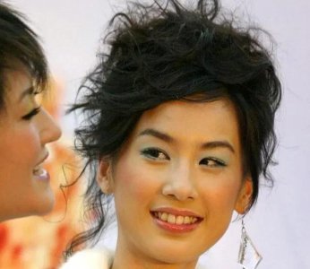 ​黄圣依解约星辉，到底谁之过，引起网友热议