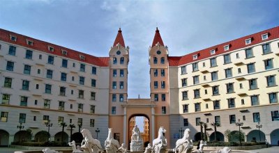 ​郑强评论郑州西亚斯学院是河南最好的大学，遭到网友吐槽