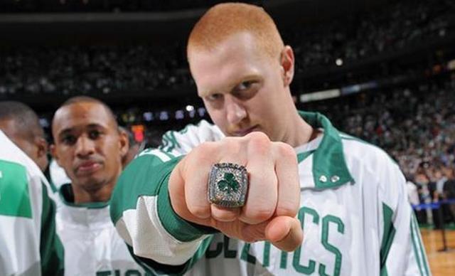 NBA历史4大曼巴球员,除了黑曼巴科比,还有红黄白曼巴