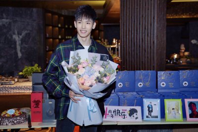 ​九千米的爱情林恕扮演者 王以纶个人资料身高年龄