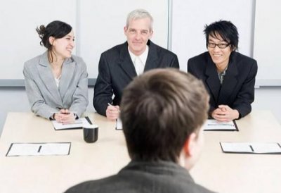 ​面试官：“头”字加一笔是啥字？小伙：“买”被淘汰，这答案惊艳