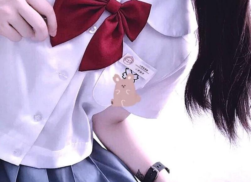 如何挑逗女生的套路，如何套路拉女生的手