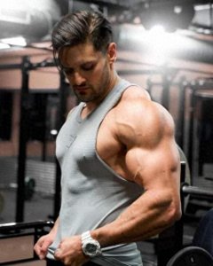 ​男生身高170很矮吗？健美史上的三大传奇人物，个头都不够一米七