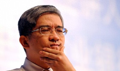 ​经济家郎咸平六次婚姻包养空姐，巧骗情妇900万，最后被反戴绿帽