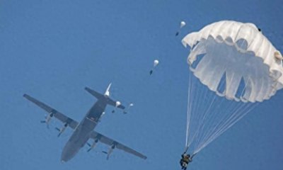 ​中美空降部队对比！解放军空15军实力强劲，力压美军两个空降师！