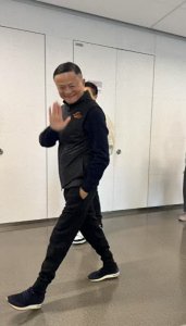 ​马云现身阿里巴巴杭州园区 云中马却涨停了？股民：匪夷所思