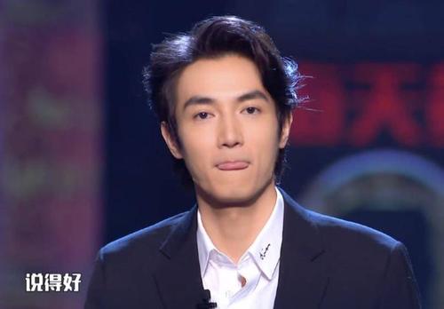 萧亚轩比黄皓大多少岁分手了吗？萧亚轩自曝提出分手十次是真的吗