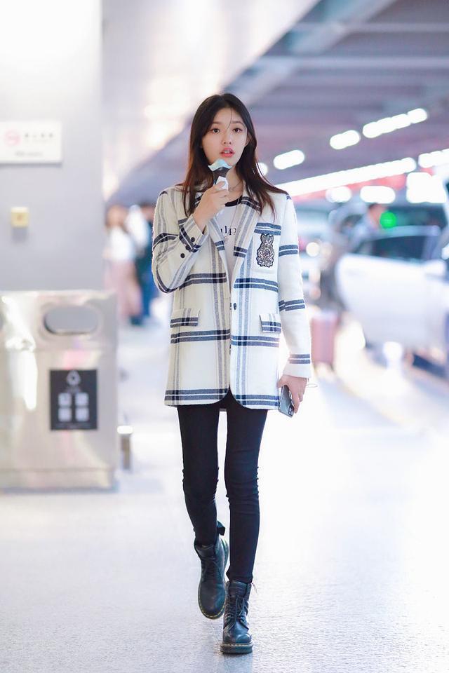 林允简直破罐子破摔！机场把自己穿成150斤，粉丝都不敢认