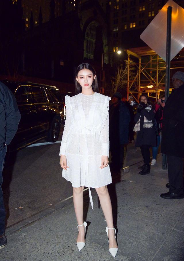 林允简直破罐子破摔！机场把自己穿成150斤，粉丝都不敢认