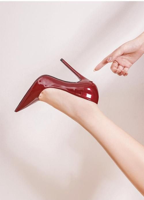 高跟鞋贴底胶是干什么,女人高跟鞋里面两个贴的是干什么用的