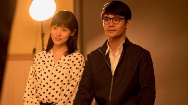 艾薇儿老公叫什么（艾薇儿和老公亮相格莱美红毯）