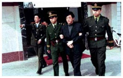 ​河北“土皇帝”李真，03年注射死刑9分钟丧命，在办公室配4名空姐