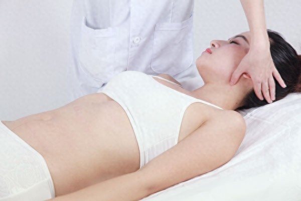 天容穴:属手太阳小肠经主要功、利咽消肿