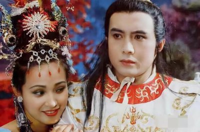 ​被谢霆锋打成重伤！抛弃流产 6 次发妻，如今街头卖肉为生