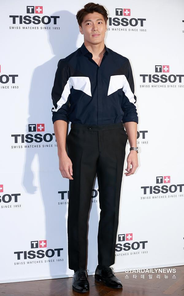 李载允个人资料写真作品