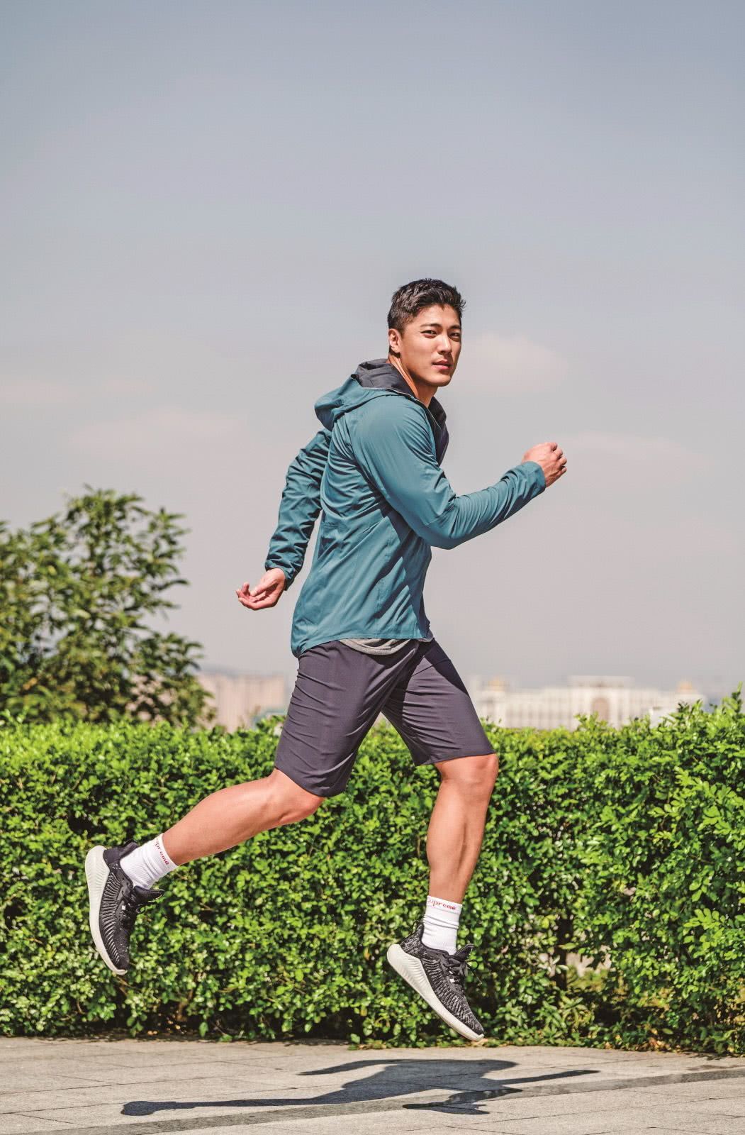 李载允个人资料写真作品