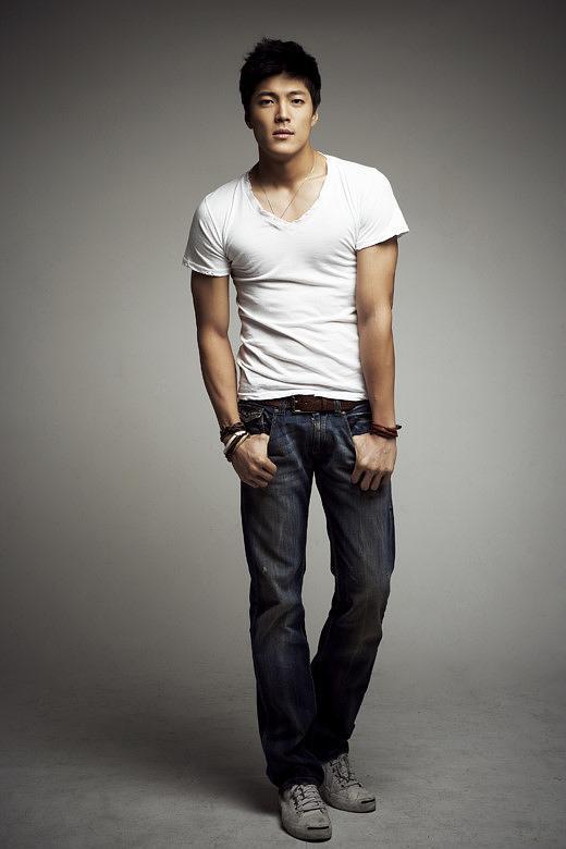 李载允个人资料写真作品