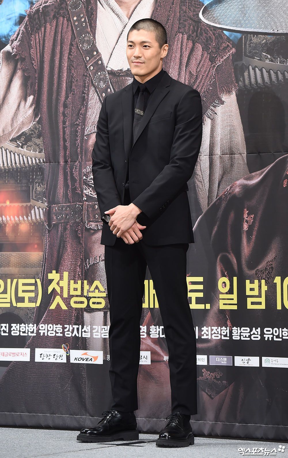 李载允个人资料写真作品