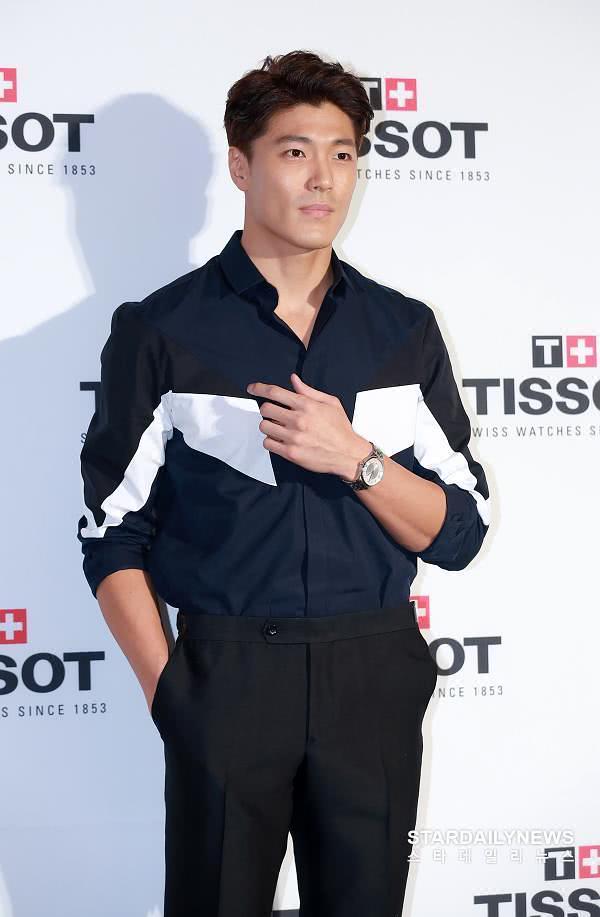 李载允个人资料写真作品