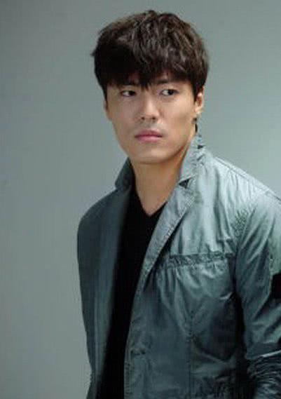 李载允个人资料写真作品