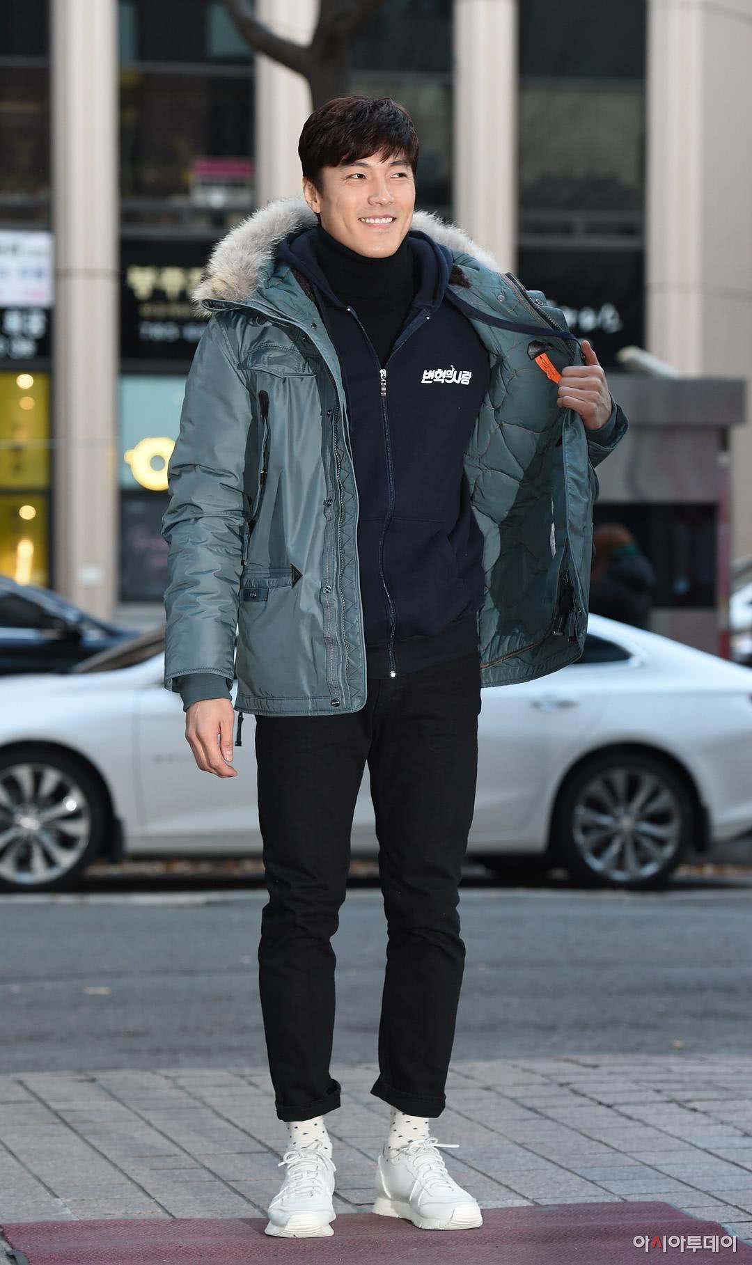 李载允个人资料写真作品