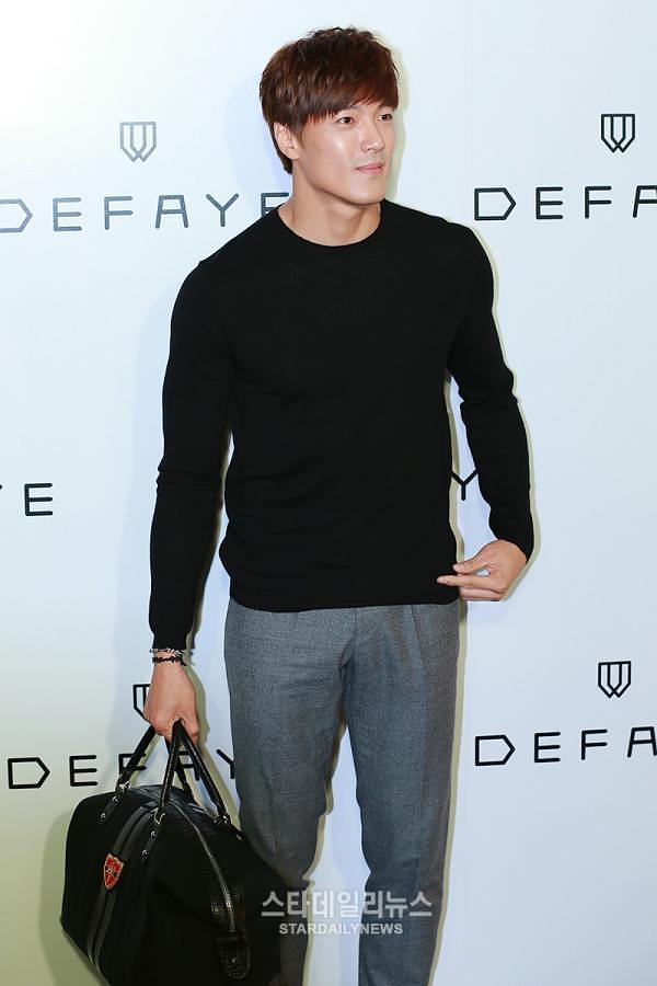 李载允个人资料写真作品