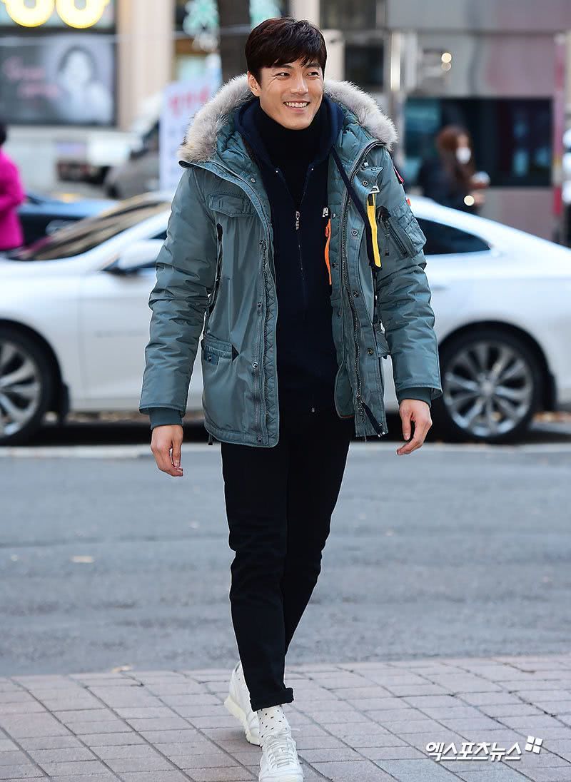 李载允个人资料写真作品