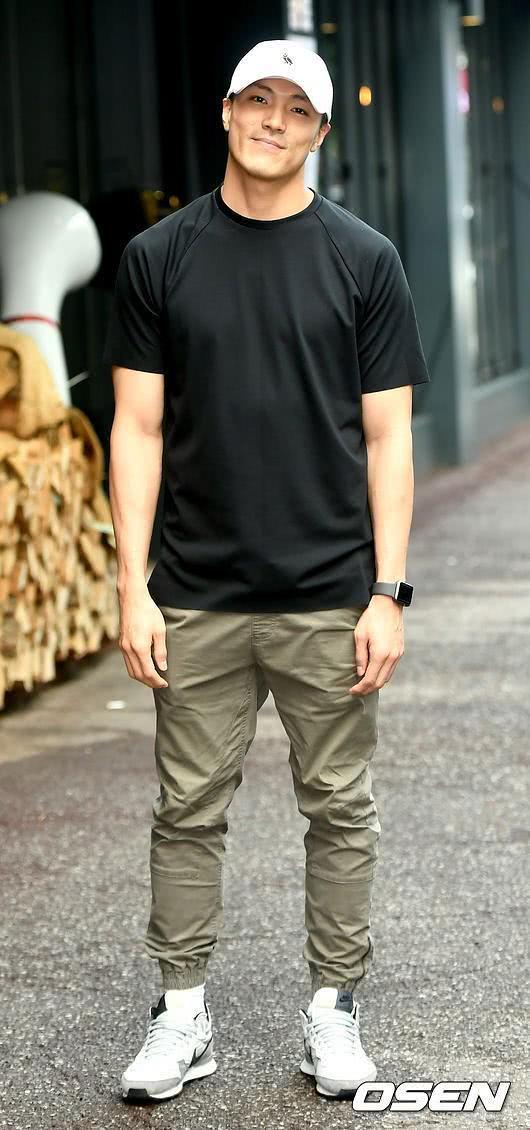 李载允个人资料写真作品