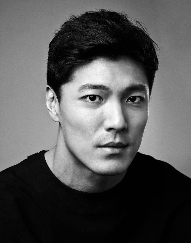 李载允个人资料写真作品